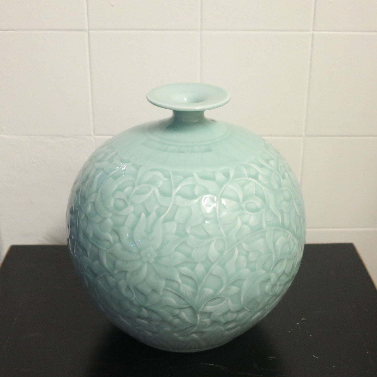 Green Round Porcelain Vase