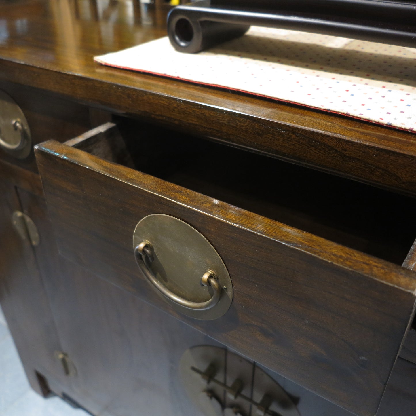 3-Drawer 2-Door Curve Console